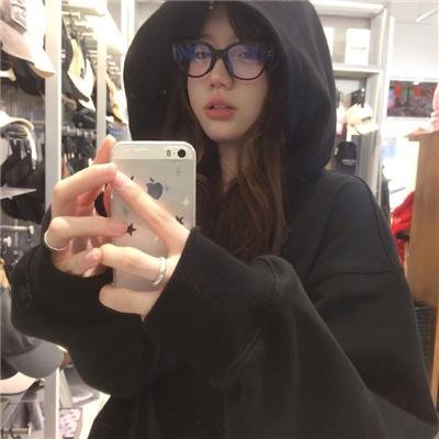 莫妮克：自我介绍一下